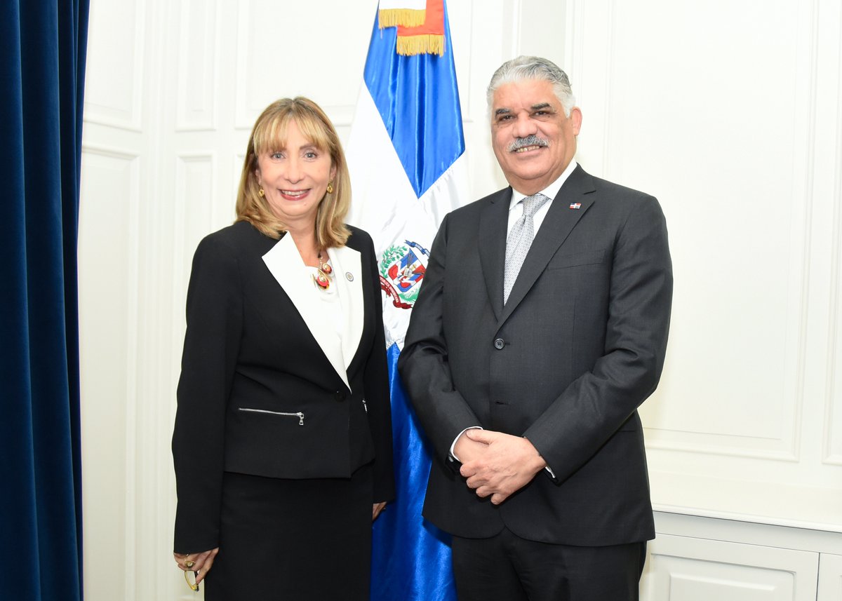Visita de cortesia de la Representante de la OEA, Araceli Azuara, al Ministro de Relaciones Exteriores, Miguel Vargas(22 de junio de 2018)